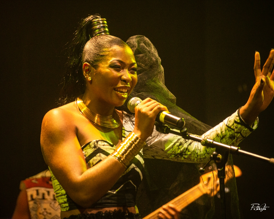 LARYS NOUAL : la fusion musicale parfaite entre culture africaine et occidentale