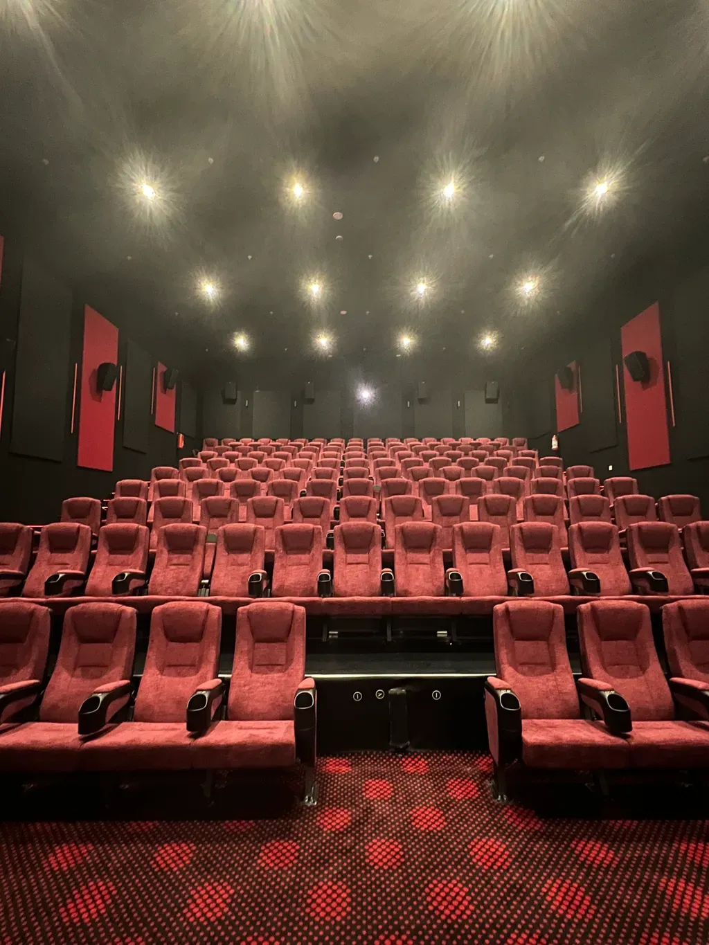 Genesis cinema Douala (grand mall)